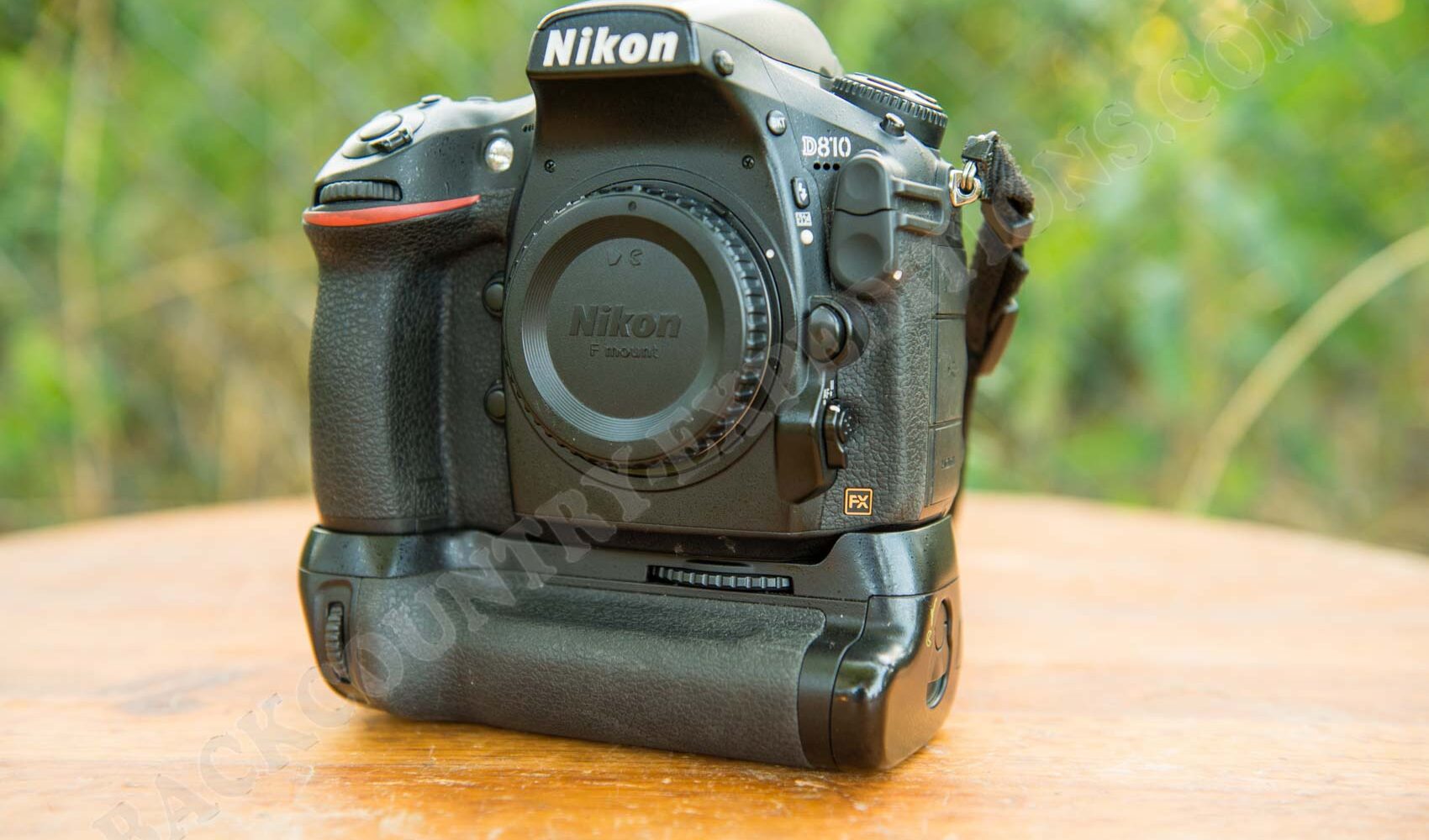Nikon MB-D12 Multifunktionshandgriff - Backcountry Expeditions