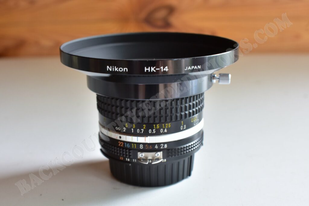 Ai-S Nikkor 20mm 2.8 mit Nikon HK-14