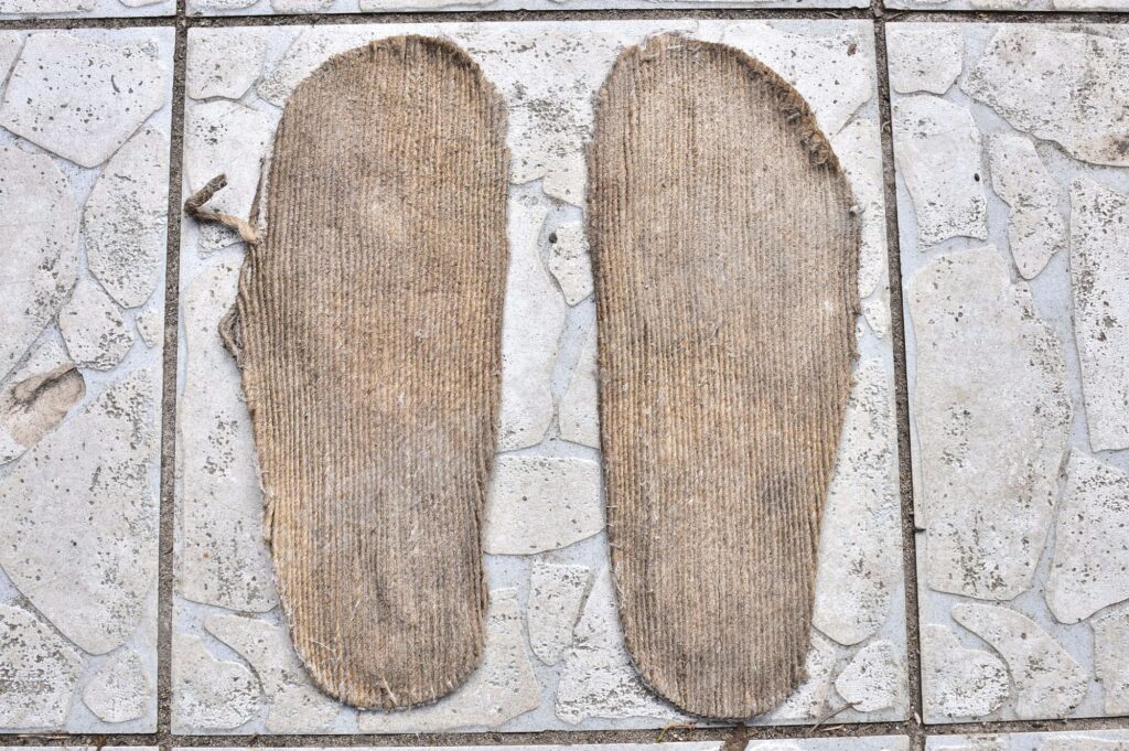 Rouchette Peips Clogs Jutesohlen defekt